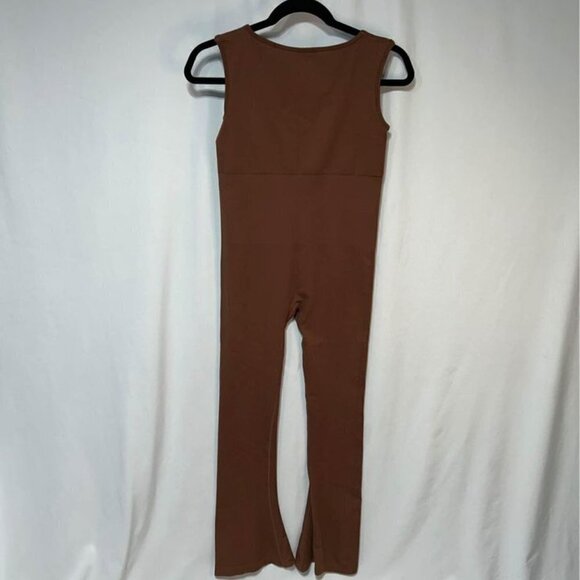 Woman’s one piece jumpsuit with flare bottoms. Gorgeous square neckline, padded - Picture 7 of 10